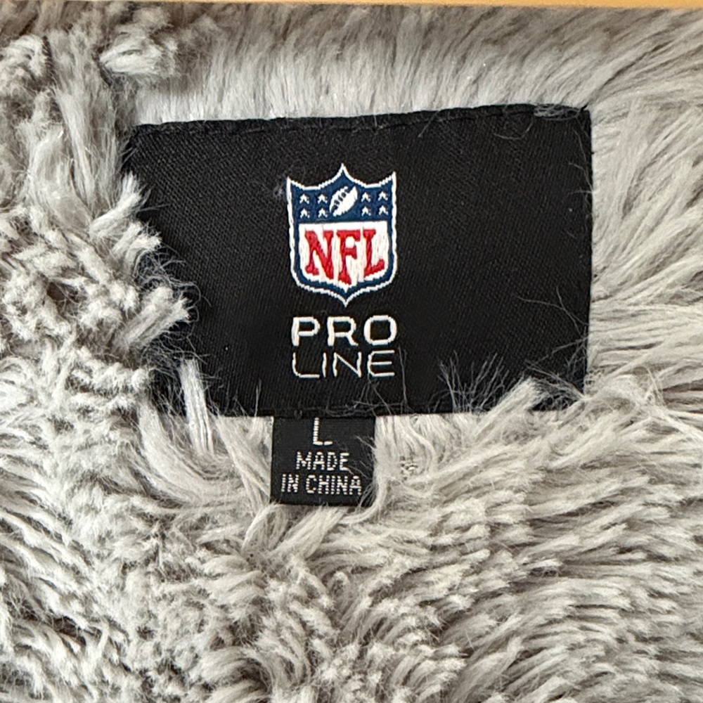 Women’s NFL Tampa Bay Buccaneers Gray and Red Fur Lined Hoodie - Picture 2 of 8